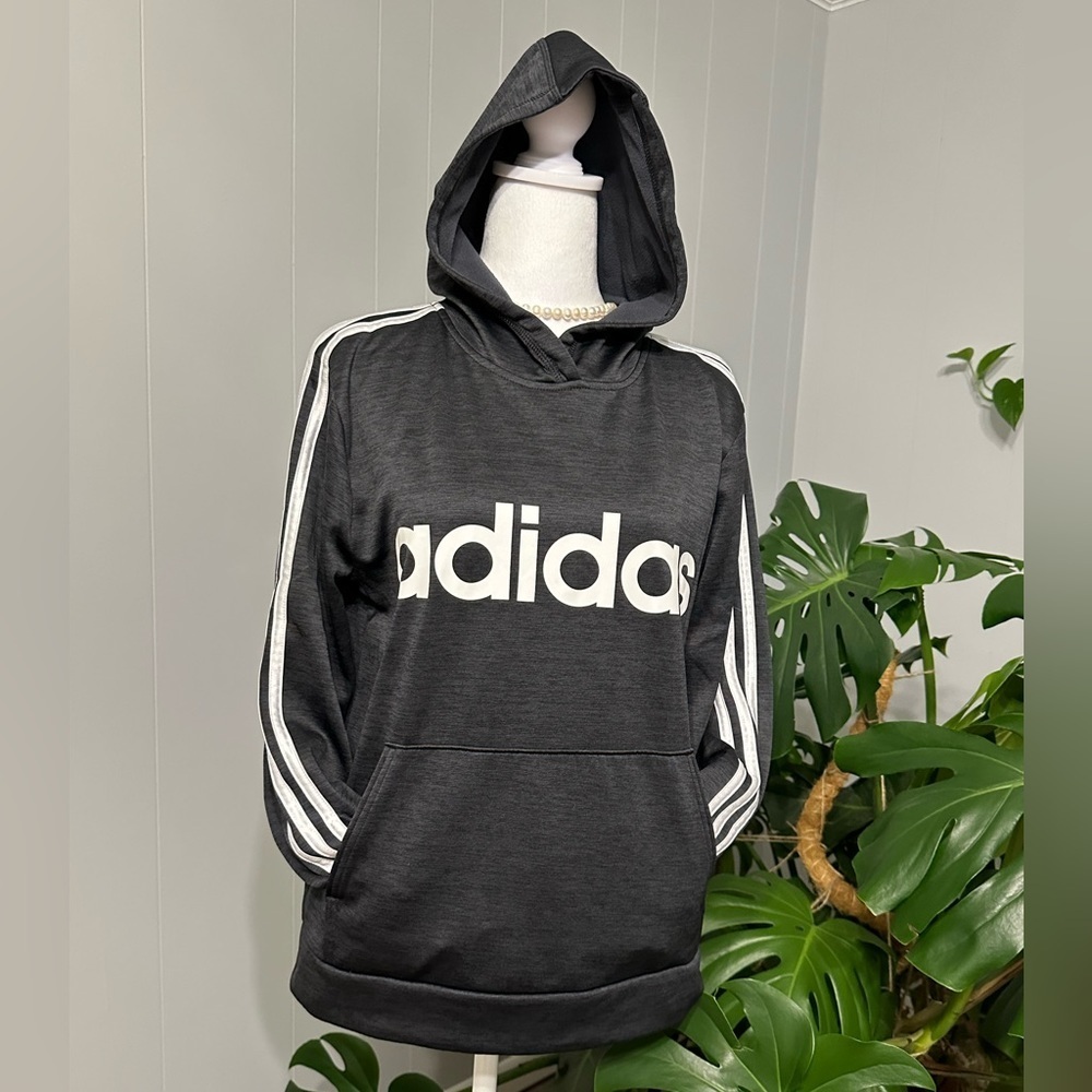 🛍️ adidas lightweight hoodie with 3 striped sleeve and kangaroo pocket.